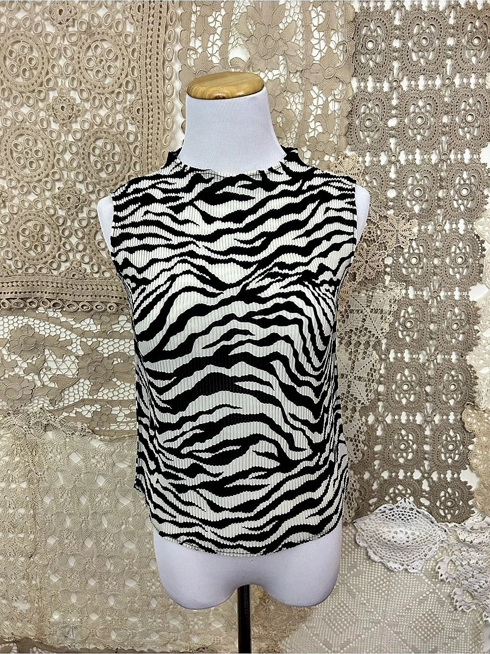 Y2K Zebra Print Sleeveless Top Black & White Medium Like New - Accordion Pleated